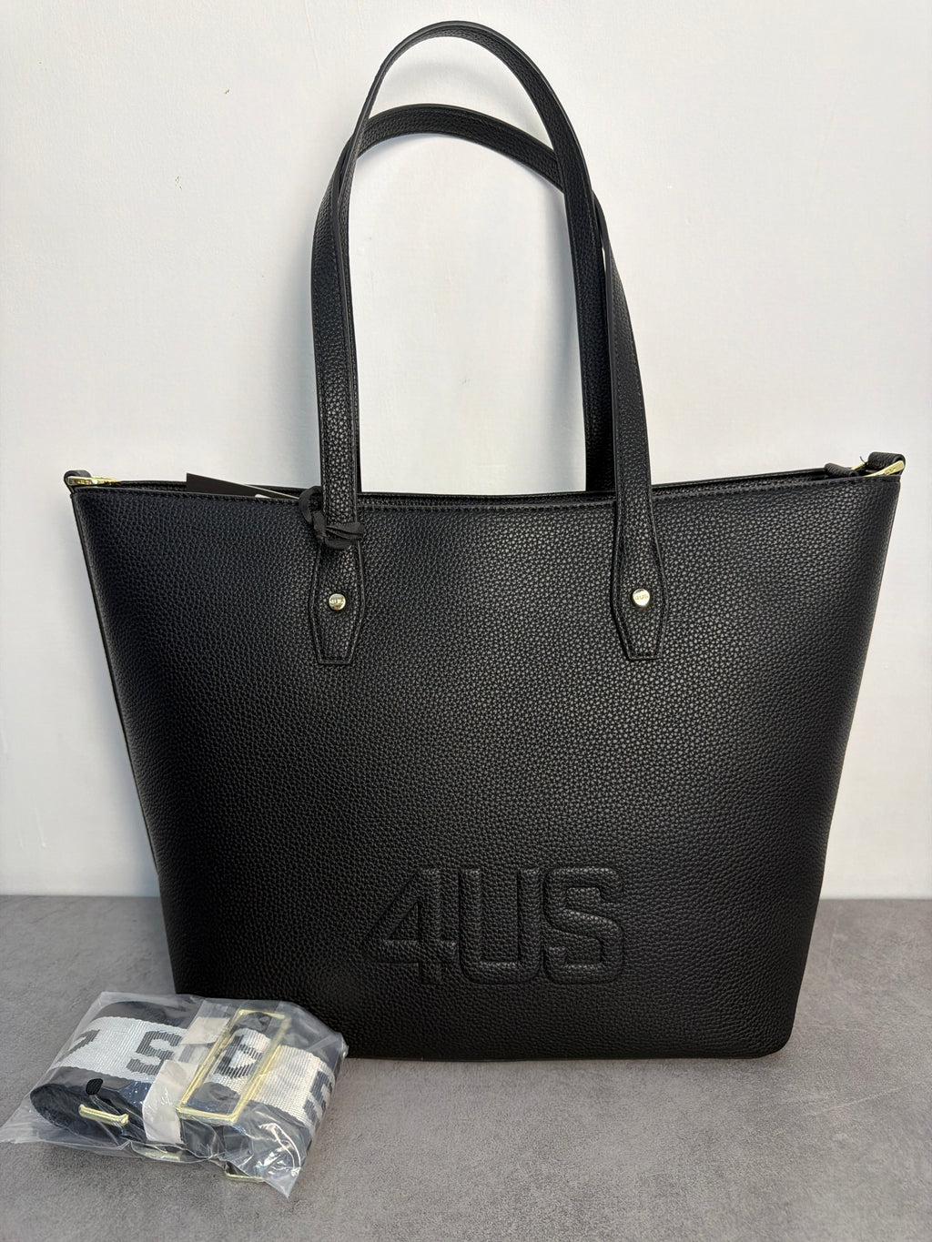 Borsa a spalla C. Paciotti.         (nero)