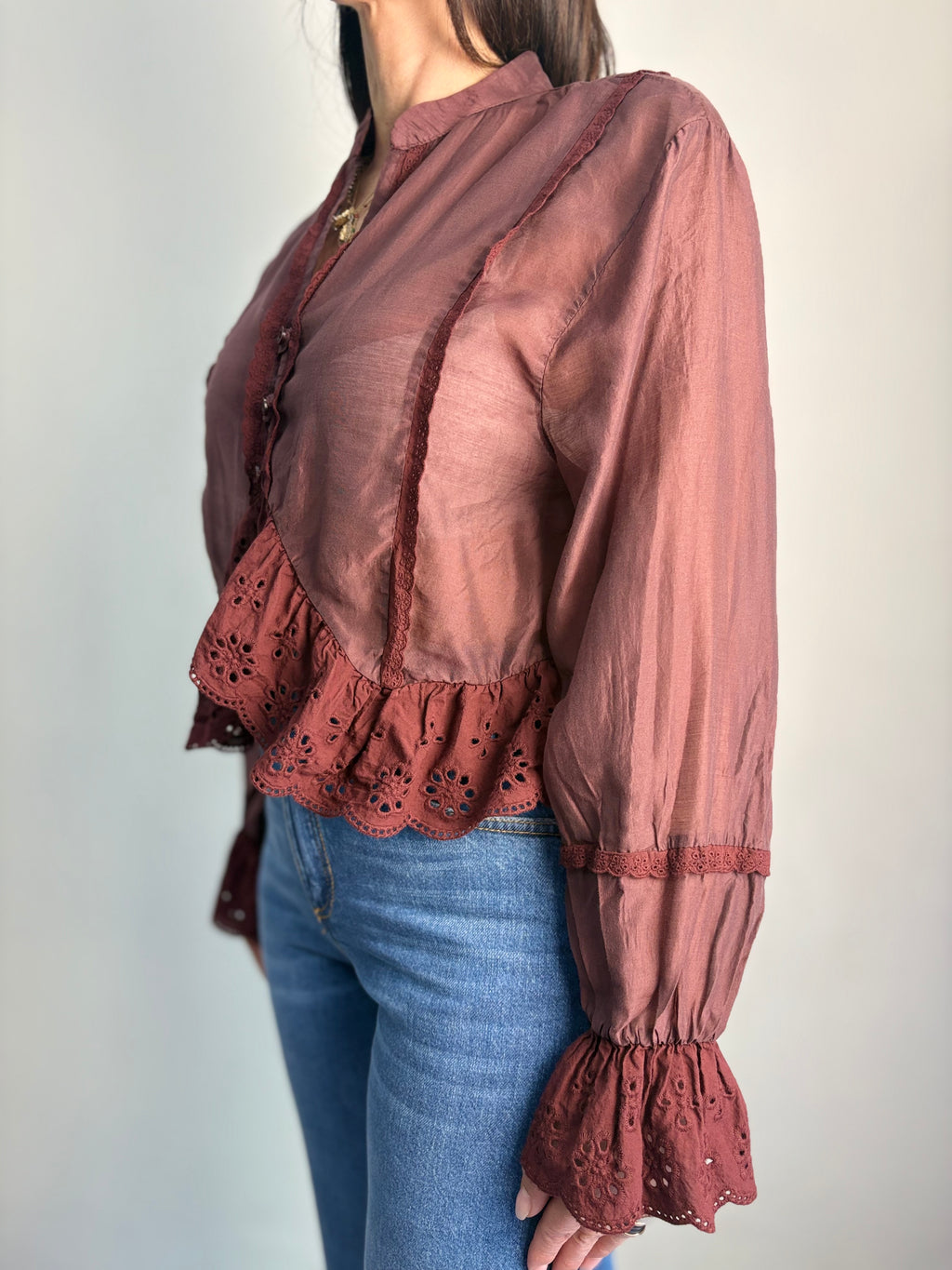 Camicia con dettagli sangallo