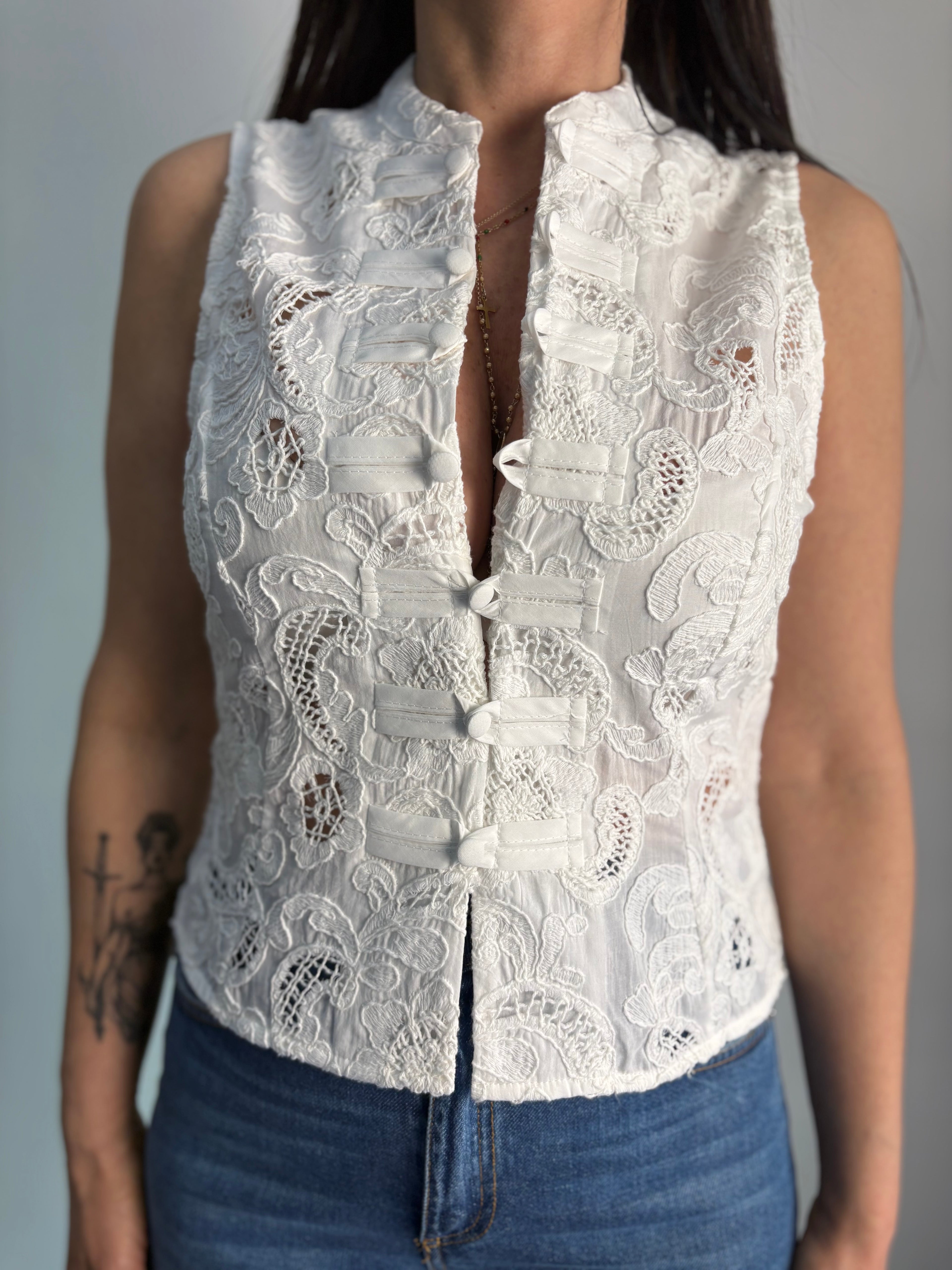 Camicia sangallo con alamari