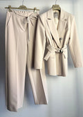 Tailleur doppio petto con cintura